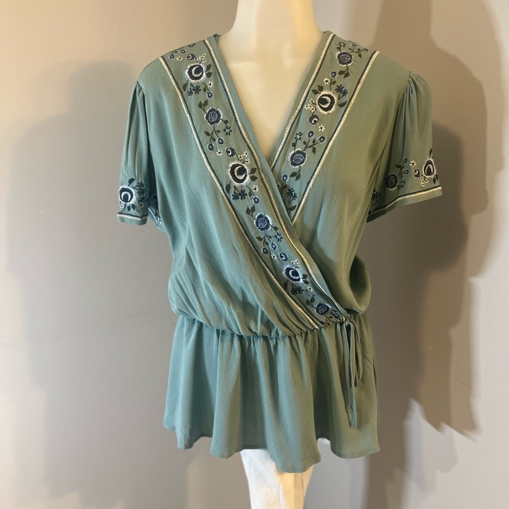 Francesca's Collections Green Embroidered Blouse